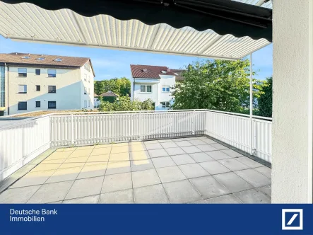 Balkon - Wohnung kaufen in Markgröningen - Raumwunder! Zentrale 5,5 Zimmer-Etagenwohnung mit zwei Balkonen in Markgröningen