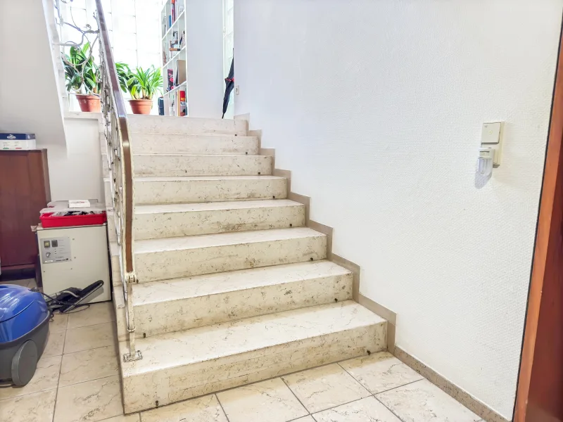 Treppe zum Untergeschoss