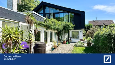 Außenansicht - Haus kaufen in Neuss - Großflächiges Wohnidyll auf 1790m²: Vielseitiges Einfamilienhaus für individuelles Wohnen 