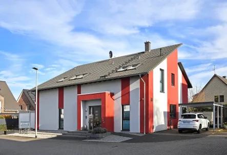 Frontansicht - Haus kaufen in Grevenbroich - Zweifamilienhaus der Extraklasse: Höchster Komfort für anspruchsvolles Wohnen!