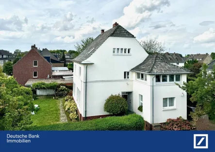 Außenansicht - Haus kaufen in Willich - Wohntraum par excellence: Charmante Villa mit kunstvollen Akzenten in Willicher-Toplage