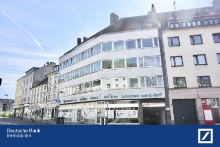 Frontansicht  - Haus kaufen in Düsseldorf - Investition in die Zukunft: Wohn- und Geschäftshaus