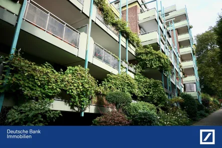 Hauseingang - Wohnung kaufen in Düsseldorf - Charmante 3-Zimmer-Wohnung mit zwei Balkonen in Düsseldorf Grafenberg