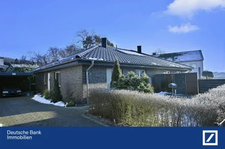 Titelbild - Haus kaufen in Steinhagen - 2 Wohneinheiten - Moderner KfW-70-Doppelhaus-Bungalow mit vielseitigen Nutzungsmöglichkeiten