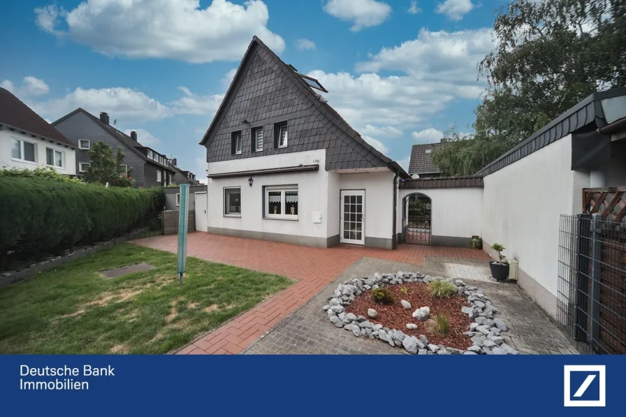 Aussen - Haus kaufen in Dortmund - Schönes Einfamilienhaus mit gepflegtem Garten und Doppelgarage!