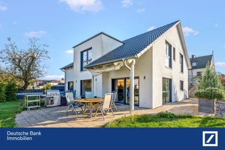 Blick vom Garten - Haus kaufen in Hagen - Familientraum im Grünen: Freistehendes Einfamilienhaus mit Appartement - Niedrigenergiehaus A+