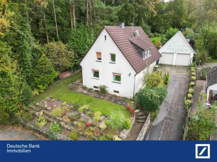 Luftbild - Haus kaufen in Iserlohn - Charmantes Zweifamilienhaus in Iserlohn – Naturnähe und ideale Anbindung