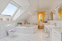 Badezimmer mit Wanne u. Dusche