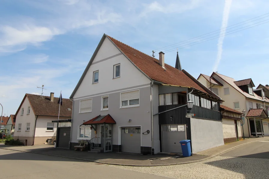  - Haus kaufen in Winterlingen - Gepflegtes Wohnhaus - große Werkstatt - drei Garagen!