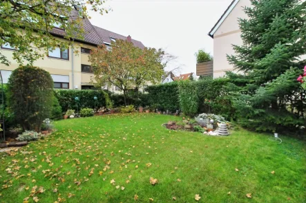 Garten - Wohnung kaufen in Stuttgart - Erdgeschosswohnung mit eigenem Garten: Ihr grünes Refugium im Herzen von Stuttgart-Zuffenhausen