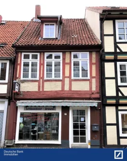 Hausansicht vorn - Haus kaufen in Celle - Gemütliches Fachwerkhaus in zentraler Lage von Celle