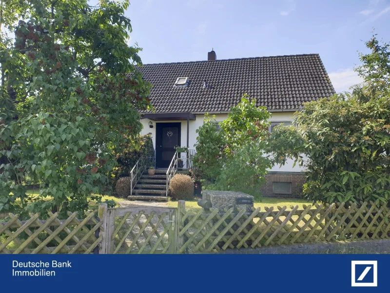 Straßenansicht - Haus kaufen in Lehrte - Einfamilienhaus in ruhiger gesuchter Ortslage