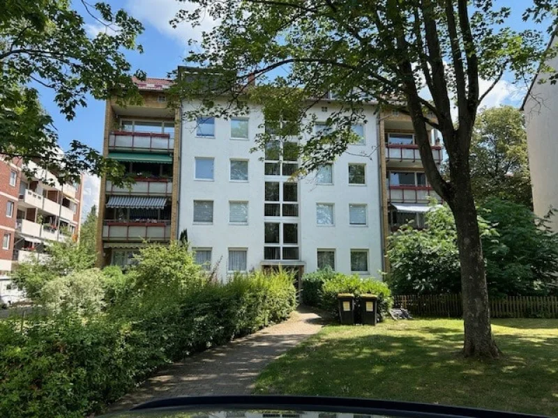 Hausansicht vorn - Wohnung kaufen in Hannover - Ruhige und zentrale Lage in Hannover-Groß Buchholz !   3-Zimmer Wohnung mit Balkon !