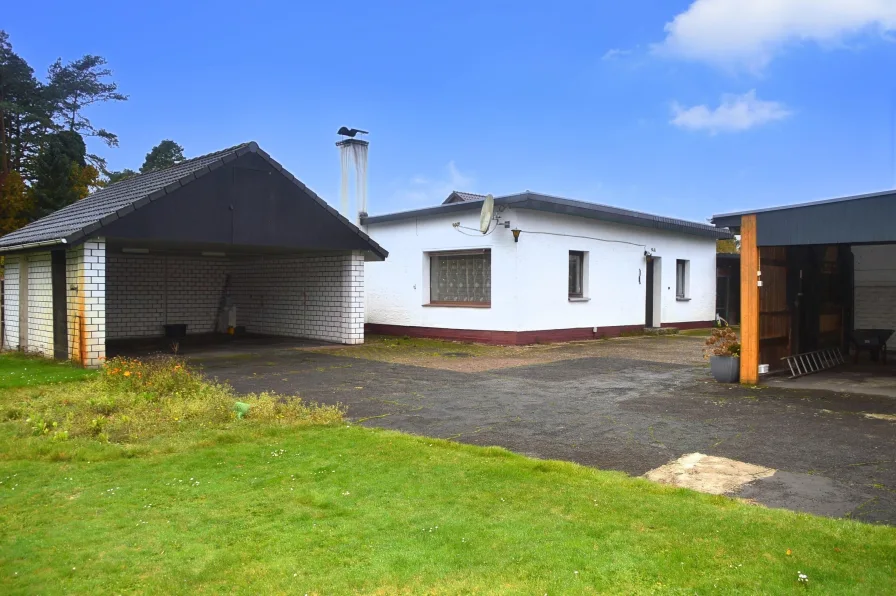 Garage, Bungalow und Carport