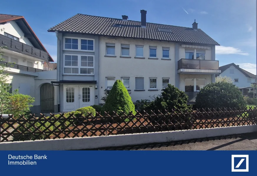 Straßenansicht - Haus kaufen in Großostheim - Attraktives 3-Parteien-Haus mit großem Garten