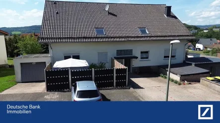 Hausfront - Wohnung kaufen in Nonnweiler - Charmante Eigentumswohnung mit Vermietungspotenzial in Braunshausen