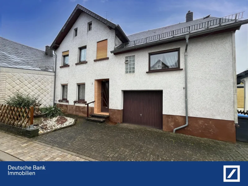 Hausfront - Haus kaufen in Gusenburg - Renovierungsbedürftige Einfamilienhaus mit Ausbaupotenzial