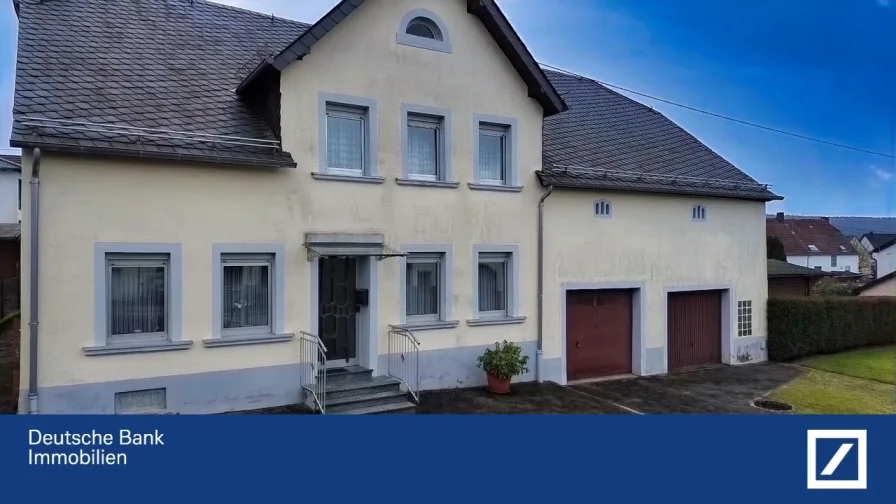 Hausfront - Haus kaufen in Gusenburg - Idyllisches Bauernhaus: Historischer Charme trifft auf modernes Potenzial!