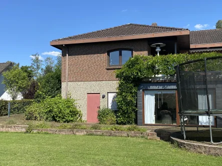 Terrassenseite - Haus kaufen in Konz - Doppelhaushälfte mit schönem Gartengrundstück in ruhiger Höhenlage