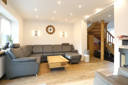 Wohnzimmer - Haus kaufen in Meckel - Reserviert!  Modernisiertes Einfamilienhaus mit separatem Gäste-/ Ferienhaus und großem Grundstück. 