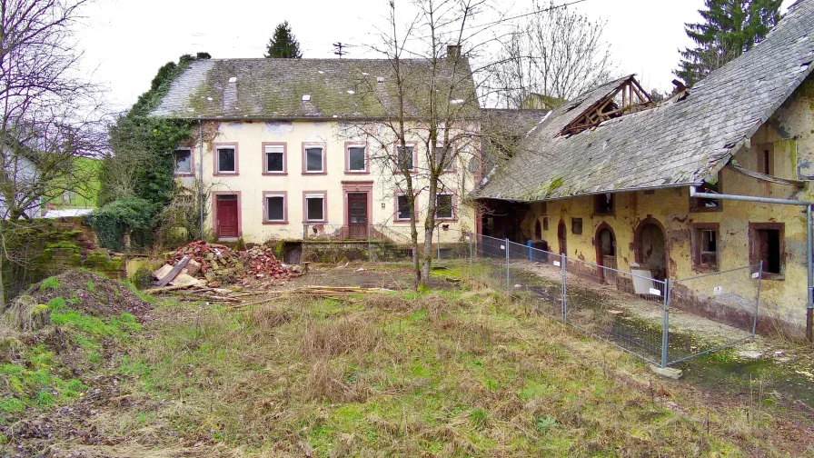 Außenansicht - Haus kaufen in Hütterscheid - **Historisches Herrenhaus mit vielseitigen Nutzungsmöglichkeiten**