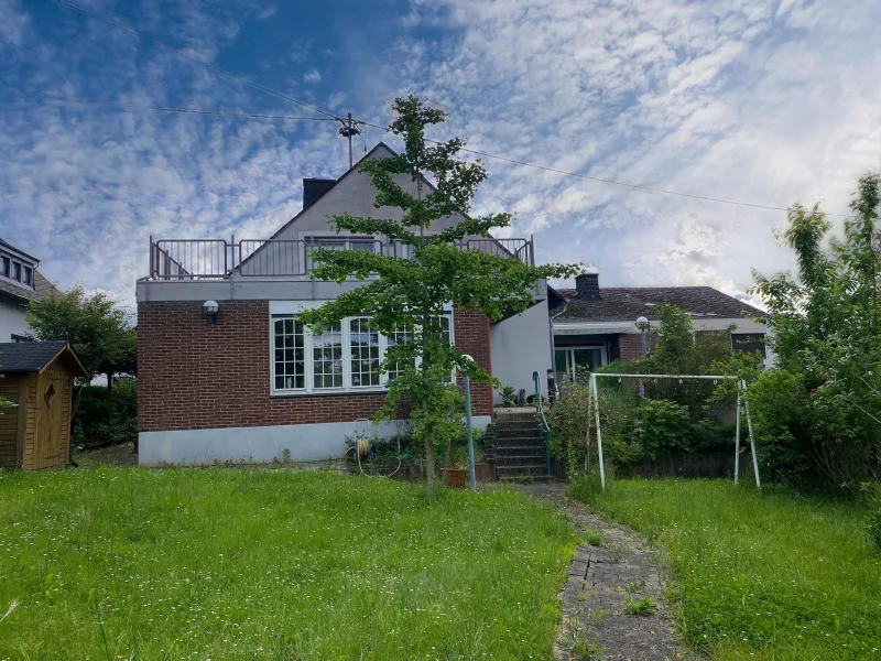 Gebäuderückseite - Haus kaufen in Trier - Einfamilienhaus mit ELW und schönem Gartengrundstück in ruhiger Wohnlage