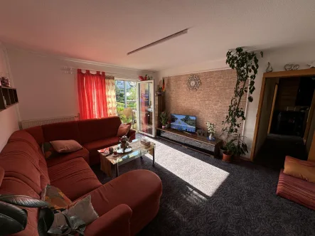 Wohnzimmer - Wohnung kaufen in Morbach - Attraktive Eigentumswohnung mit Balkon und Tiefgarage im Herzen des Nationalparks Hunsrück-Hochwald