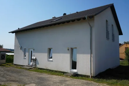 Straßenansicht - Haus kaufen in Bitburg - Attraktives Zweifamilienhaus - Modernes Wohnen auf ca. 218 m² - Ideal für Familien