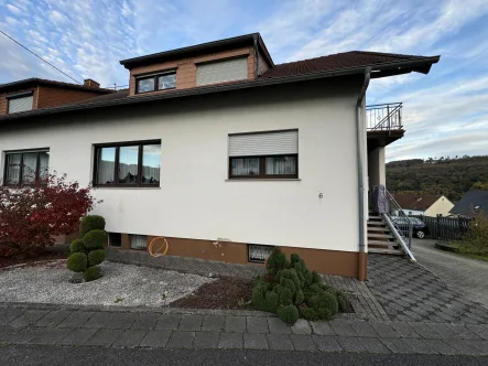 Hausfront - Haus kaufen in Nonnweiler - Sofort bezugsbereit: Charmante Doppelhaushälfte in ruhiger Lage von Kastel