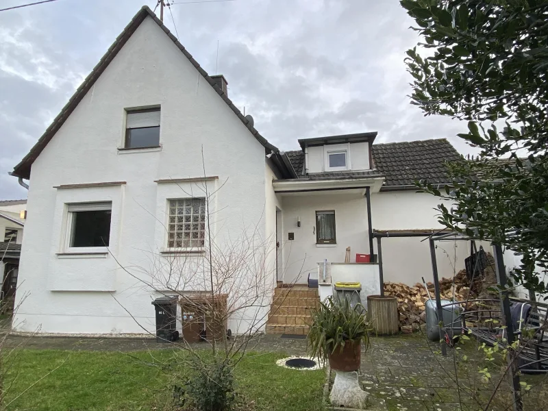 Hauseingang - Haus kaufen in Bornheim - Einfamilienhaus mit Garage und großem Grundstück 