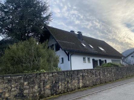 Straßenansicht - Haus kaufen in Kordel - Geräumiges Ein- bis Zweifamilienhaus mit zusätzlicher Einliegerwohnung