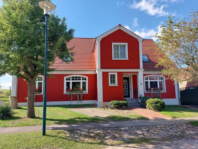 Einfamilienhaus - Haus kaufen in Vierlinden - Gepflegter Vierseitenhof inklusive 1.300 m² Bauland, ca. 75 KM von Berlin, Alexanderplatz, entfernt