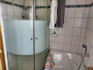 Bad mit Dusche/Badewanne