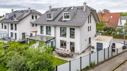 Luftaufnahme Süd-West - Haus kaufen in Mühldorf - Luxuriöse Doppelhaushälfte in Mühldorf - Kamin, Garten, KFW 55, perfekt gelegen - sofort einziehen!