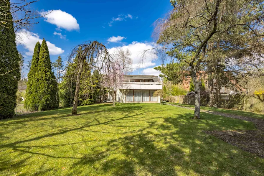 Garten HsNr. 21 - Haus kaufen in München - renovierungsbedürftige Stadtvilla mit Pool & Dachterrasse in absolut ruhiger Lage Waldperlach's