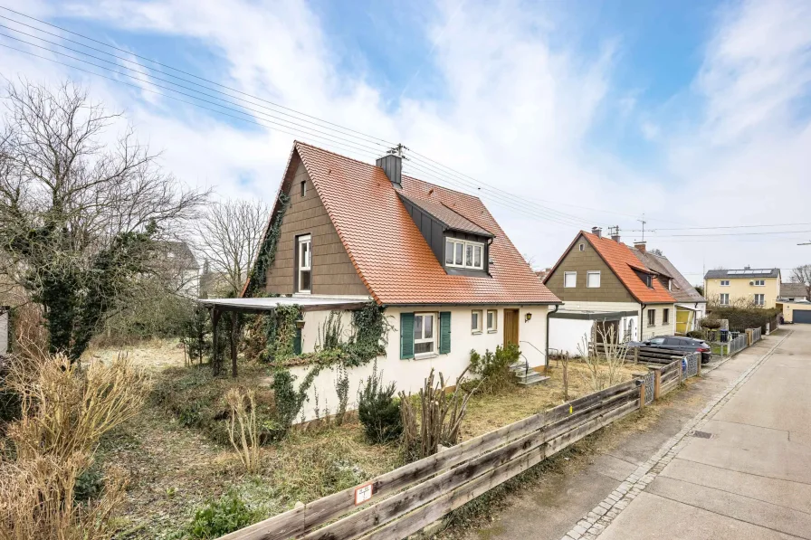 Hausansicht  Südost - Haus kaufen in Kissing - Einfamilienhaus in Kissing mit großzügigem Grundstück und Gestaltungsmöglichkeiten