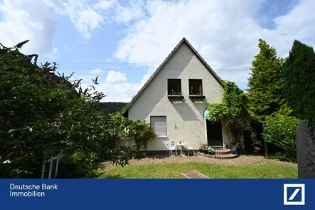 Rückansicht - Haus kaufen in Bad Breisig - Naturnah und doch zentral: Ihr wohnfreundliches Einfamilienhaus in Bad Breisig!