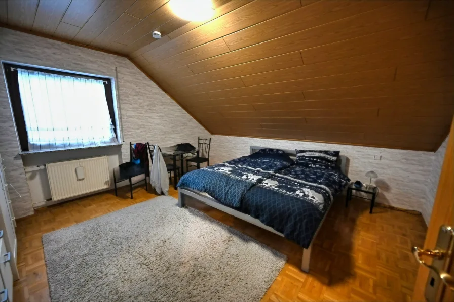 Schlafzimmer DG