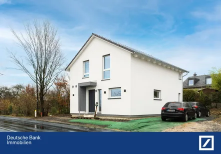 Frontansicht - Haus kaufen in Königswinter - Jung, modern, ländlich! Entdecken Sie Ihr neues Zuhause! Ggfs. Darlehensübernahme zu 1,69 % möglich!