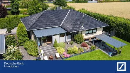 Haus von hinten - Haus kaufen in Emmerich - Die besondere Immobilie!!! Bungalow auf gepflegtem Grundstück mit gemütlichem Pool-Haus in Emmerich!