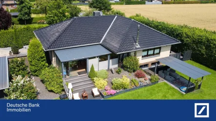 Haus von hinten - Haus kaufen in Emmerich - Die besondere Immobilie!!! Bungalow auf gepflegtem Grundstück mit gemütlichem Pool-Haus in Emmerich!