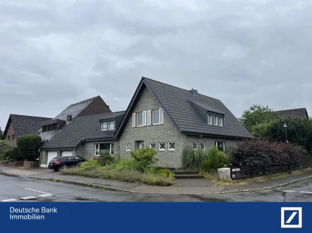 Straßenansicht - Haus kaufen in Krefeld - Schöner Wohnen in ruhiger Lage im Ortskern 