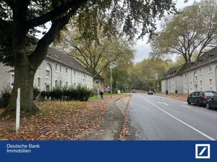 Straßenbild - Haus kaufen in Duisburg - Eigennutz oder Vermietung oder Beides