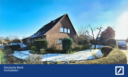 Haus von vorne - Haus kaufen in Rees - Ein- oder Zweifamilienhaus mit schönem Eckgrundstück und 3 Badezimmern in Rees-Haldern zu verkaufen!