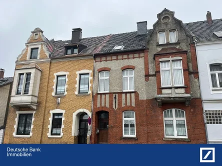 Straßenansicht - Haus kaufen in Rheinberg - Charakterhaus für die große Familie oder als Zweigenerationenhaus