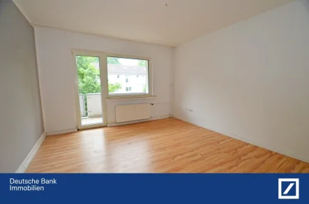 Wohnzimmer - Wohnung mieten in Duisburg - Schöne 2-Zimmer Wohnung im 2. OG mit Balkon in Duisburg-Overbruch !