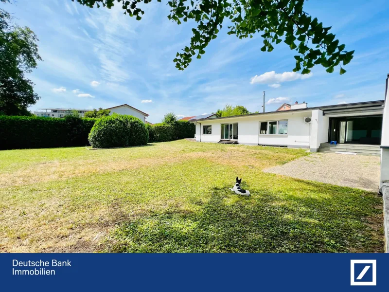 Außenansicht Südseite - Haus kaufen in Lahr - Exklusiver Bungalow in exponierter Lage, Luxus Pur!