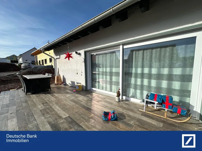 Terrasse - Haus kaufen in Bräunlingen - Moderner Bungalow, Finanzierungsübernahme möglich zu 1,7%, eine mtl. Rate von 1.220€