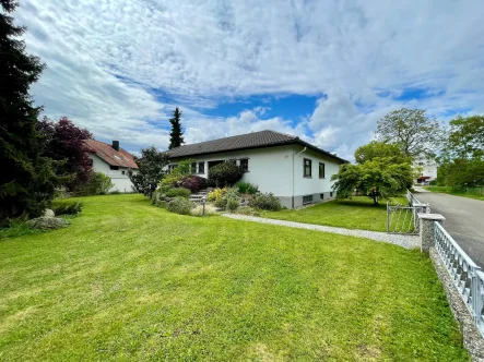 Außenansicht - Haus kaufen in Schwanau - Traumhafter Bungalow in Ortsrandlage !