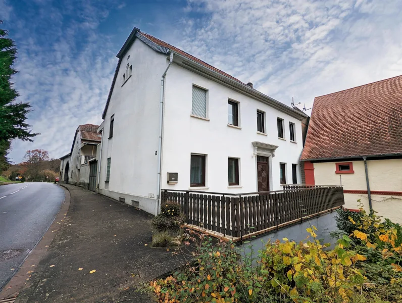 Ansicht Haupthaus - Haus kaufen in Altenglan - An Alle ohne Halle! Wohnen, Vermieten und Arbeiten in Einem!